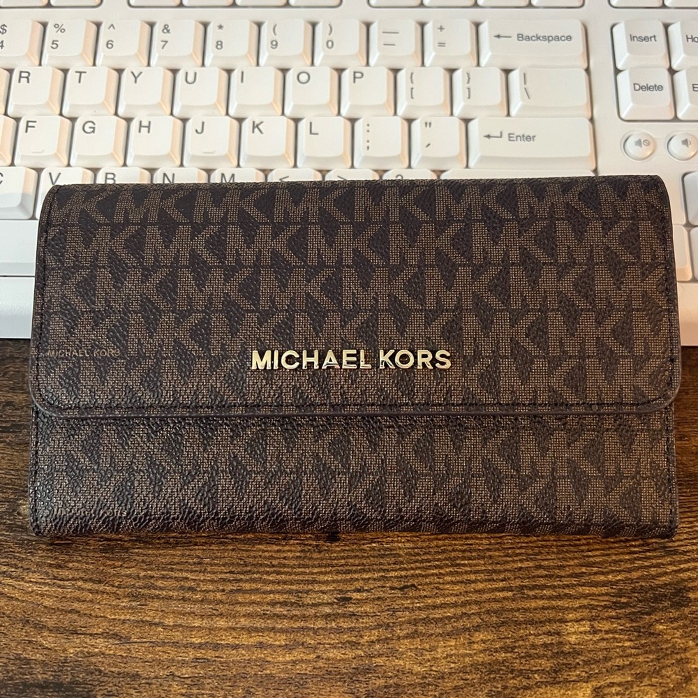 Michael kors jet set travel large trifold wallet
